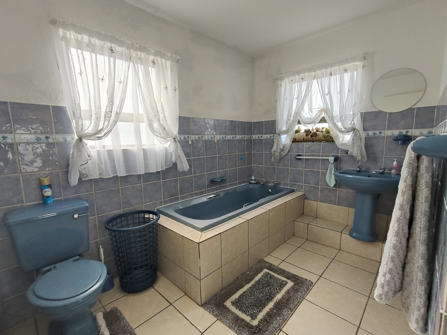 12 Bedroom Property for Sale in Paradise Beach Eastern Cape